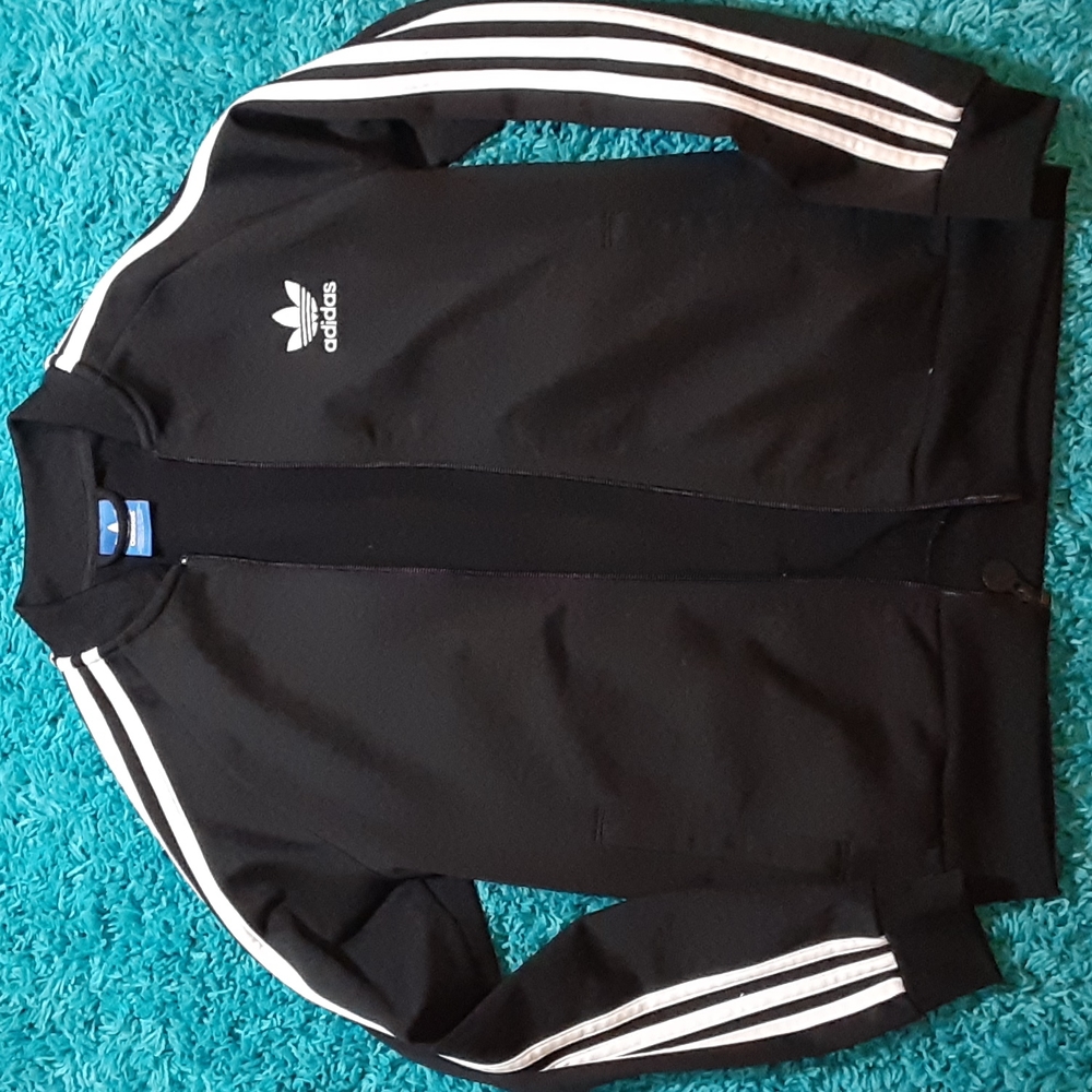 Black Adidas zip-up jacket🖤